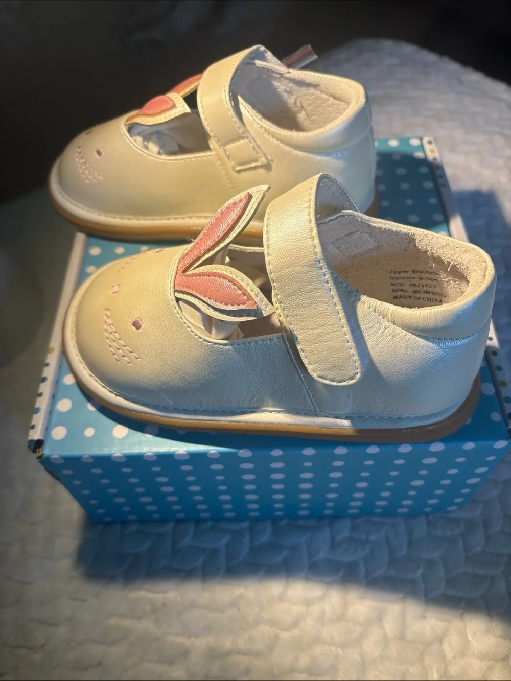 Wee Squeak Toddler Bunny Mary Jane Shoes Cream with Pink NIB size 10, or 11.
